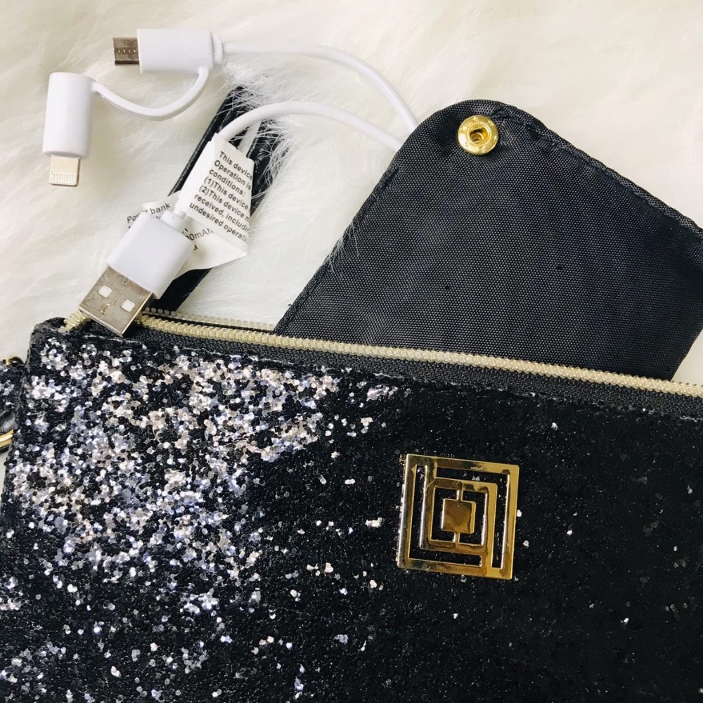 🆕️Lizclairebon iPhone Portable charger Pod Wristl